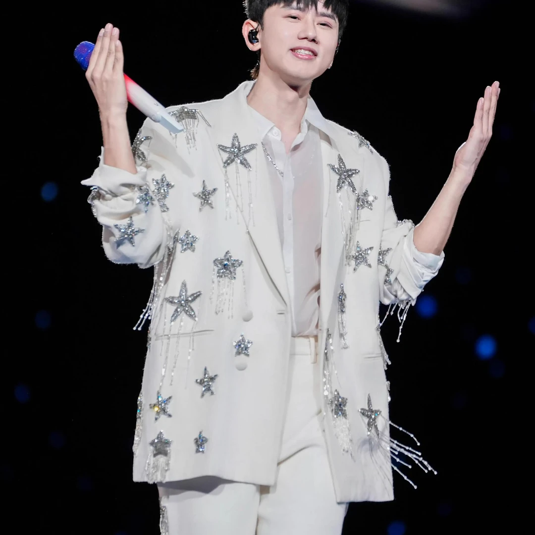 【早春系列】张杰同款高定秀款 手工海星重工艺轻奢西服外⑮天可发