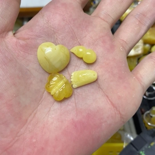 蜜蜡裸石未镶嵌吊坠