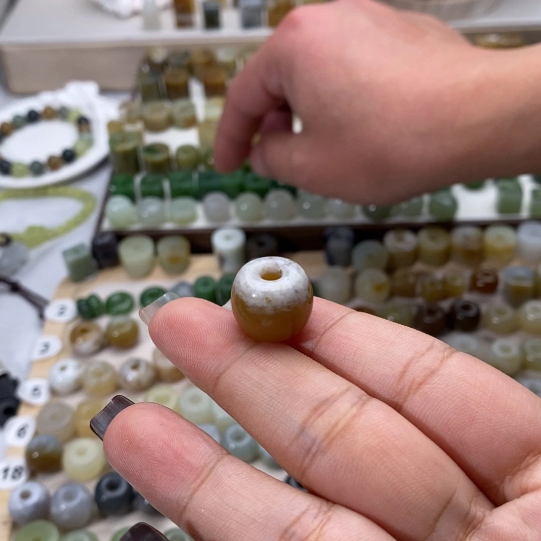 叫***珠和田玉未镶嵌颈饰买断不退换