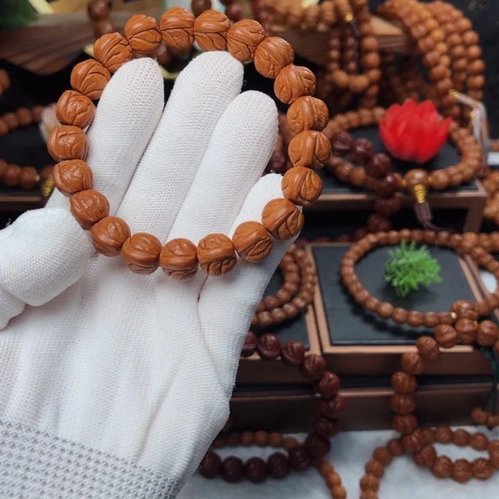 吊坠桃核12玉龙脊手串