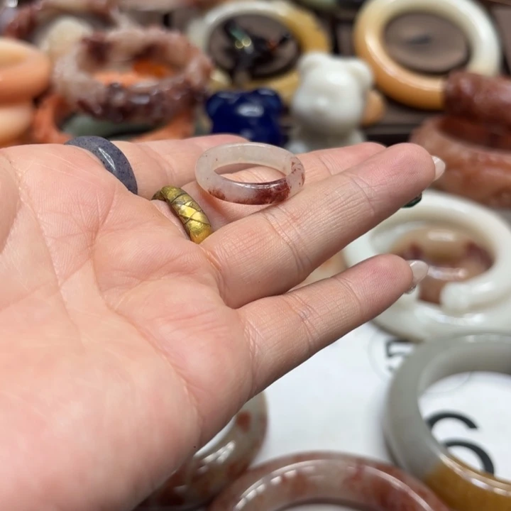 用***8石英岩玉合金颈饰