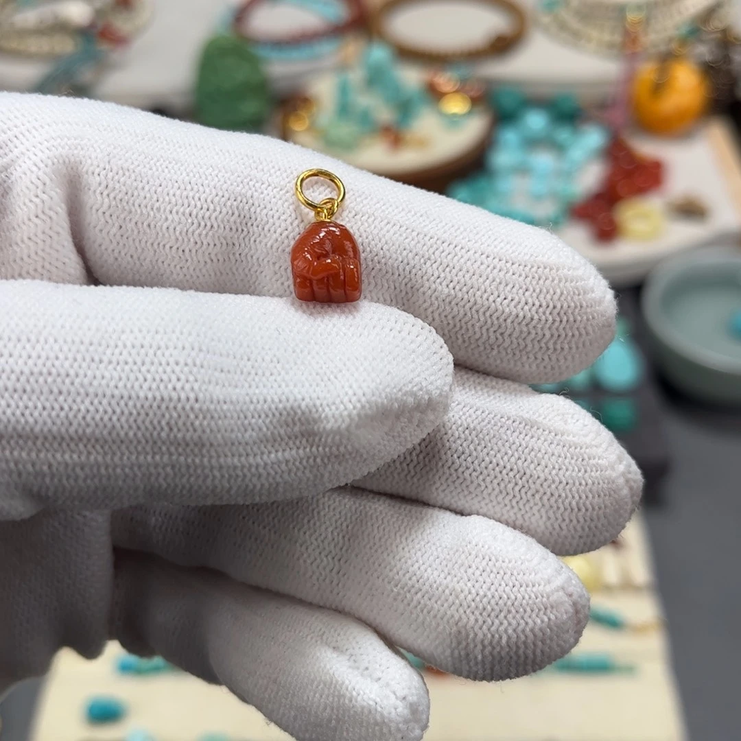 南红玛瑙未镶嵌雕刻件大权在握（秋瞳老师作）