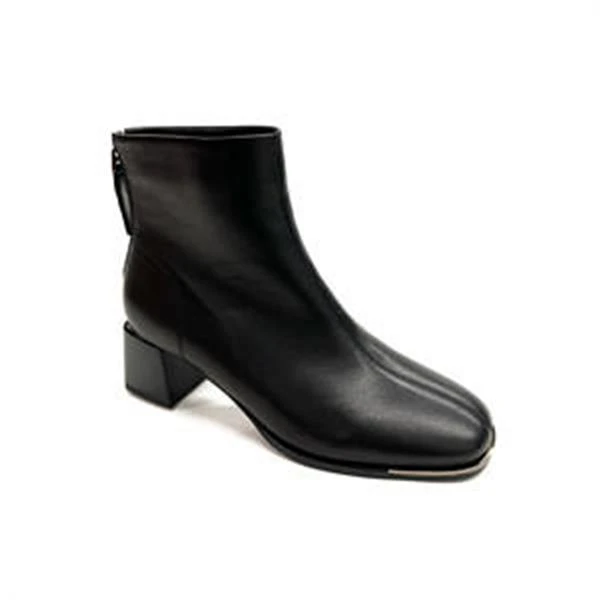 千百度2025秋季百搭时装靴女靴A25529804