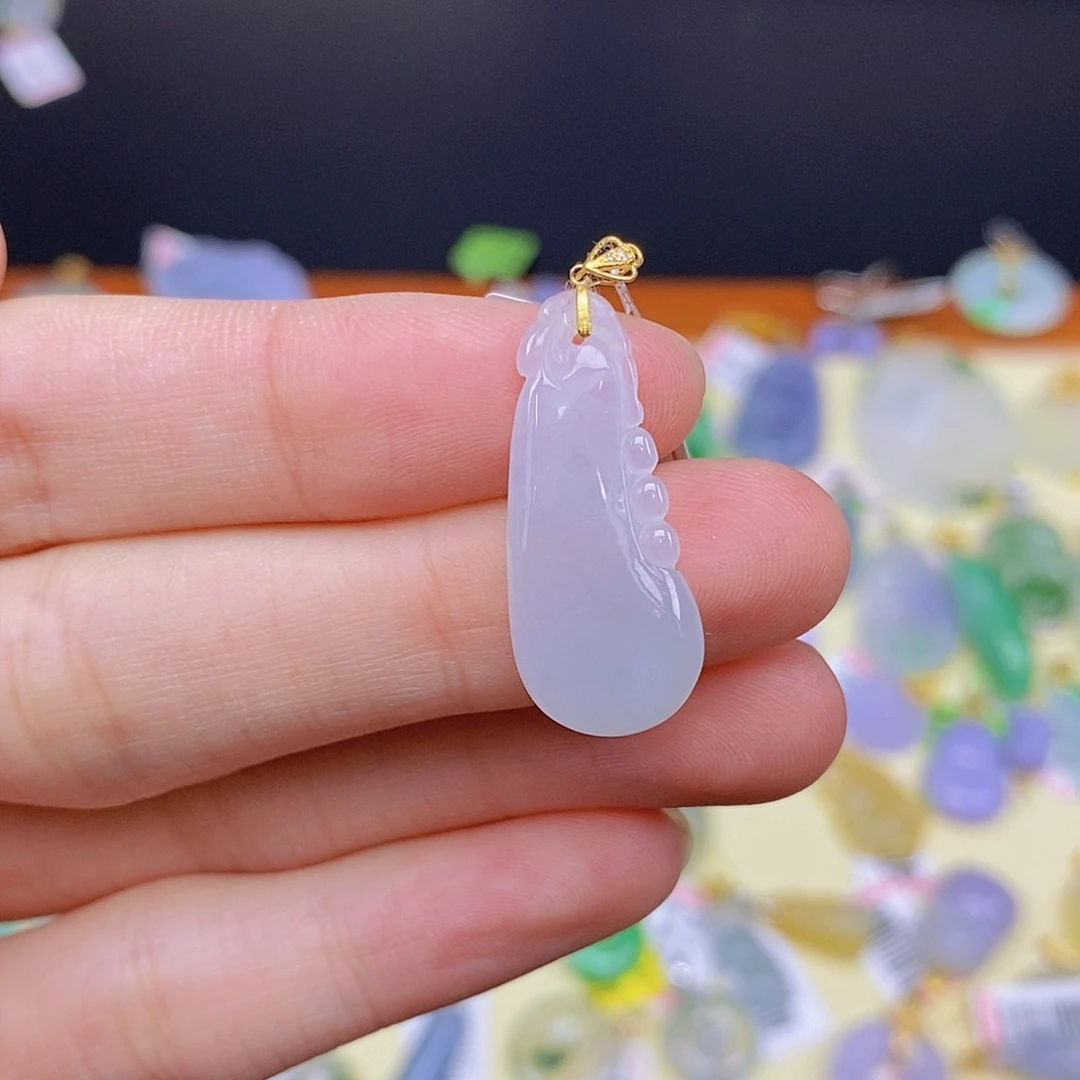 翡翠挂件18K金镶嵌翡翠