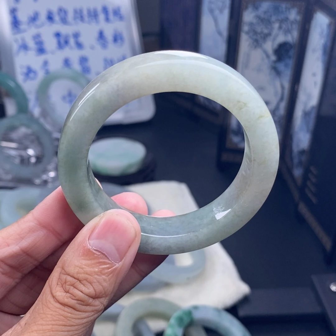 未镶嵌翡翠手镯定制翡翠