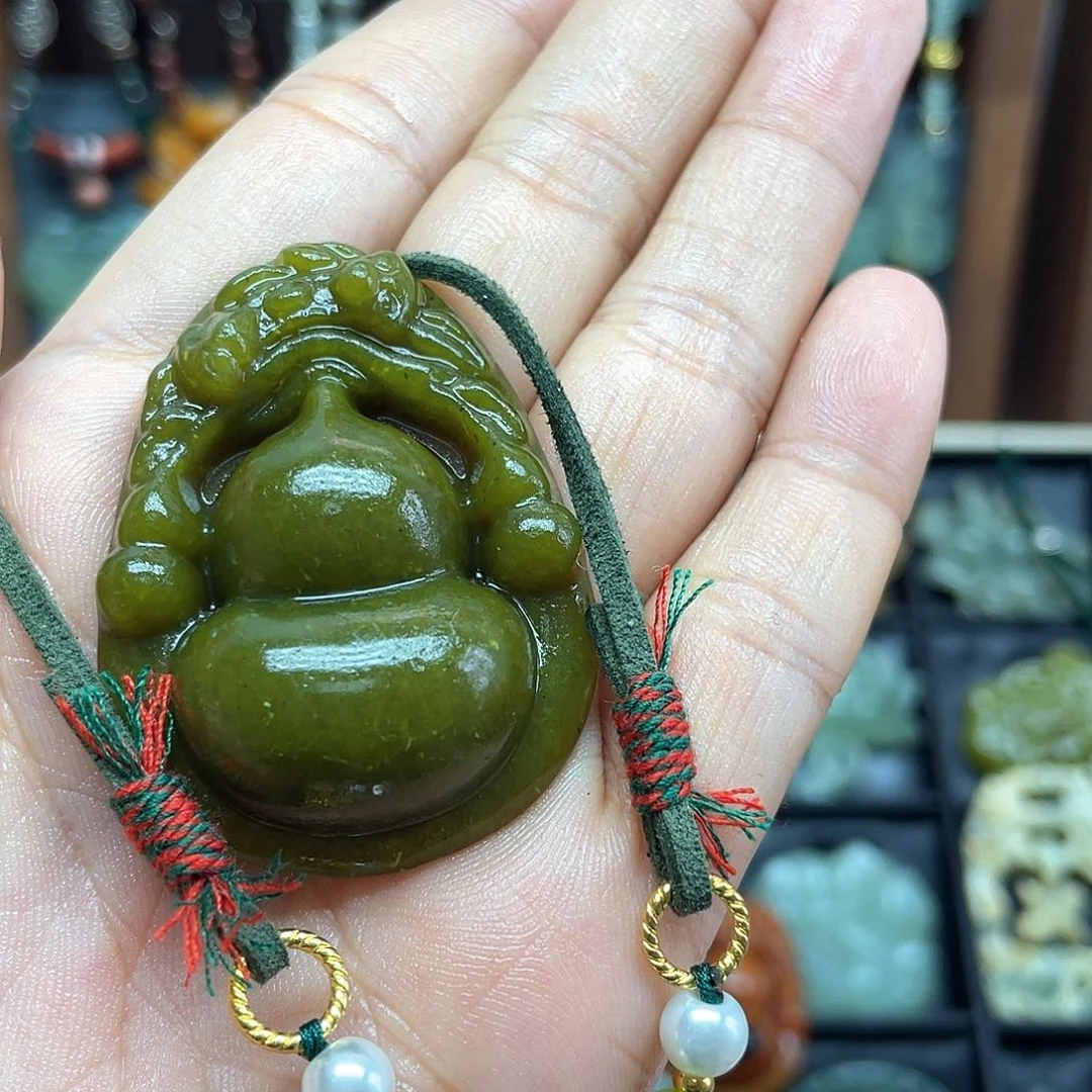 蛇纹石玉未镶嵌颈饰
