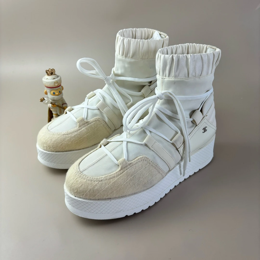99新 Chanel/香奈儿 双C金标毛绒厚底靴 38码 YLP3169