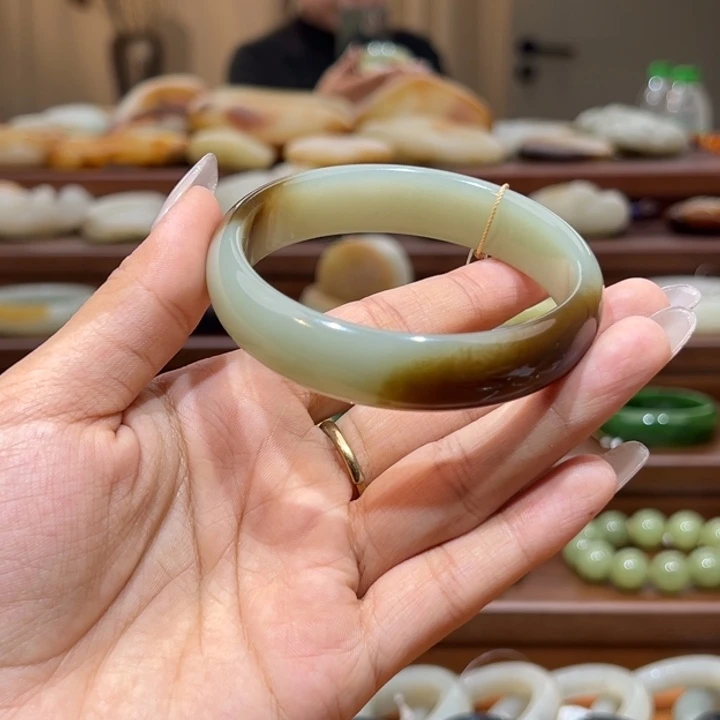 和田玉未镶嵌手镯且末特色糖镯