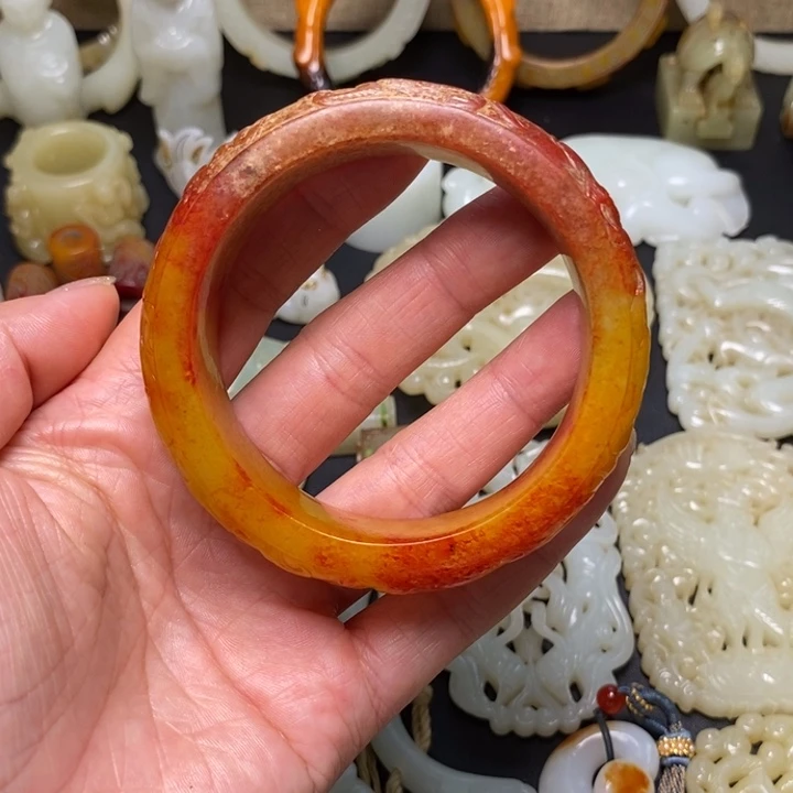 骑***影和田玉手镯未镶嵌