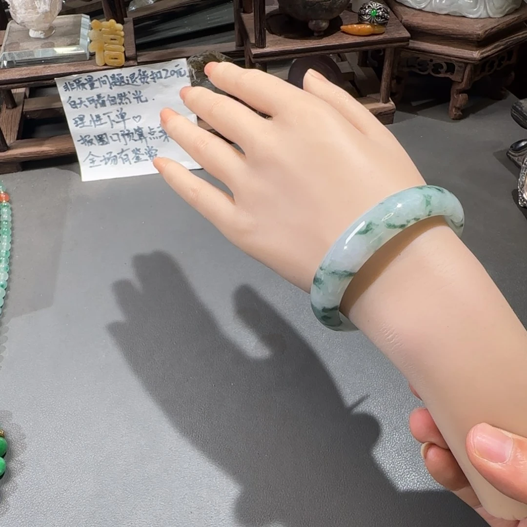 翡翠手镯未镶嵌57.8圈口