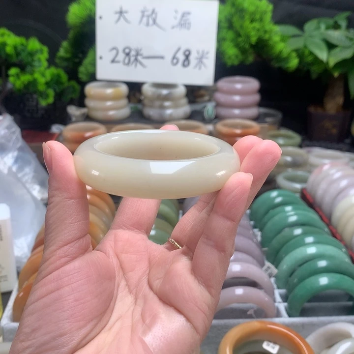 石英质玉（佘太翠）未镶嵌手镯54.4