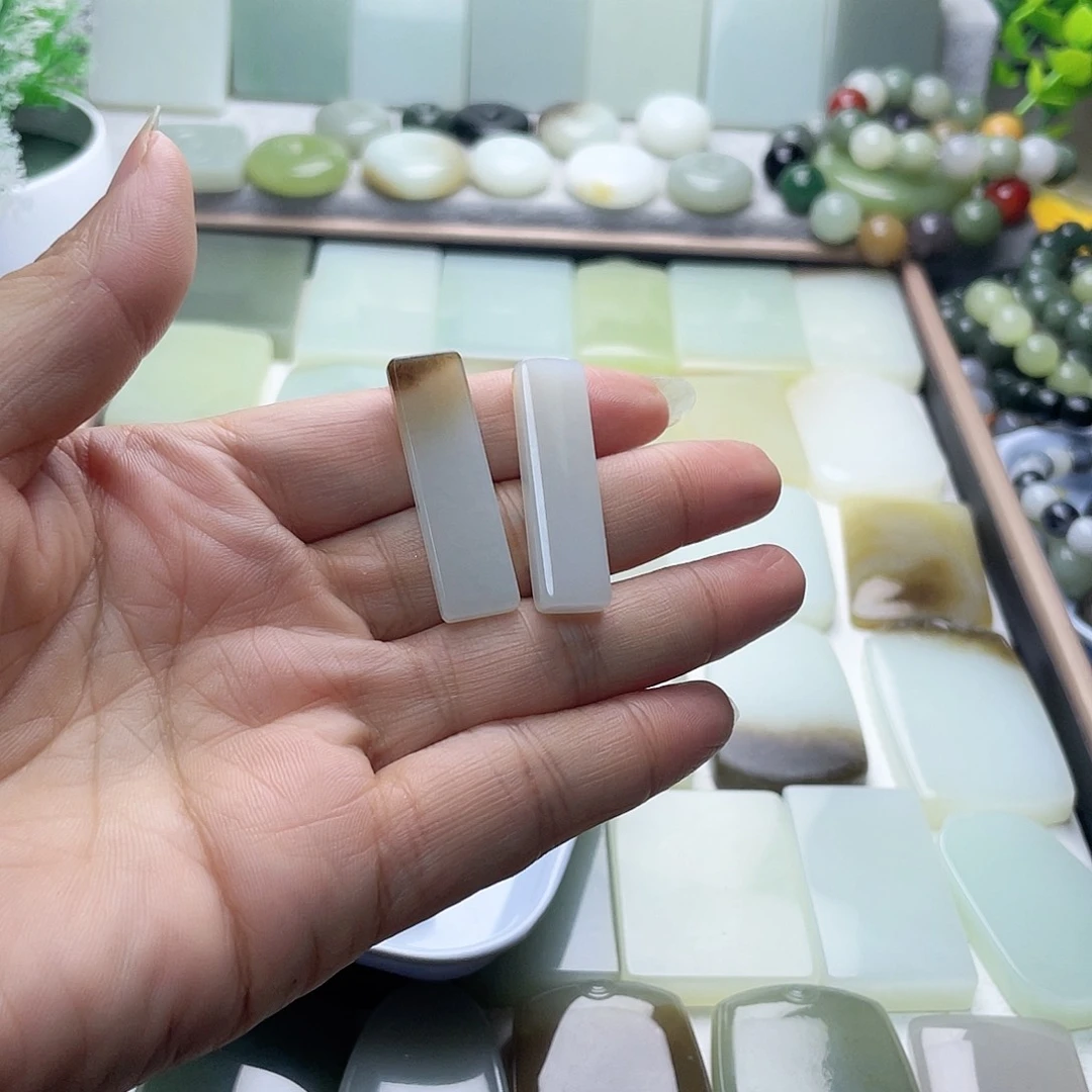 颈饰未镶嵌和田玉（糖玉）L*~