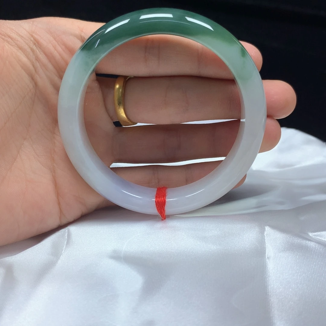 翡翠未镶嵌手镯（圆镯）57.5