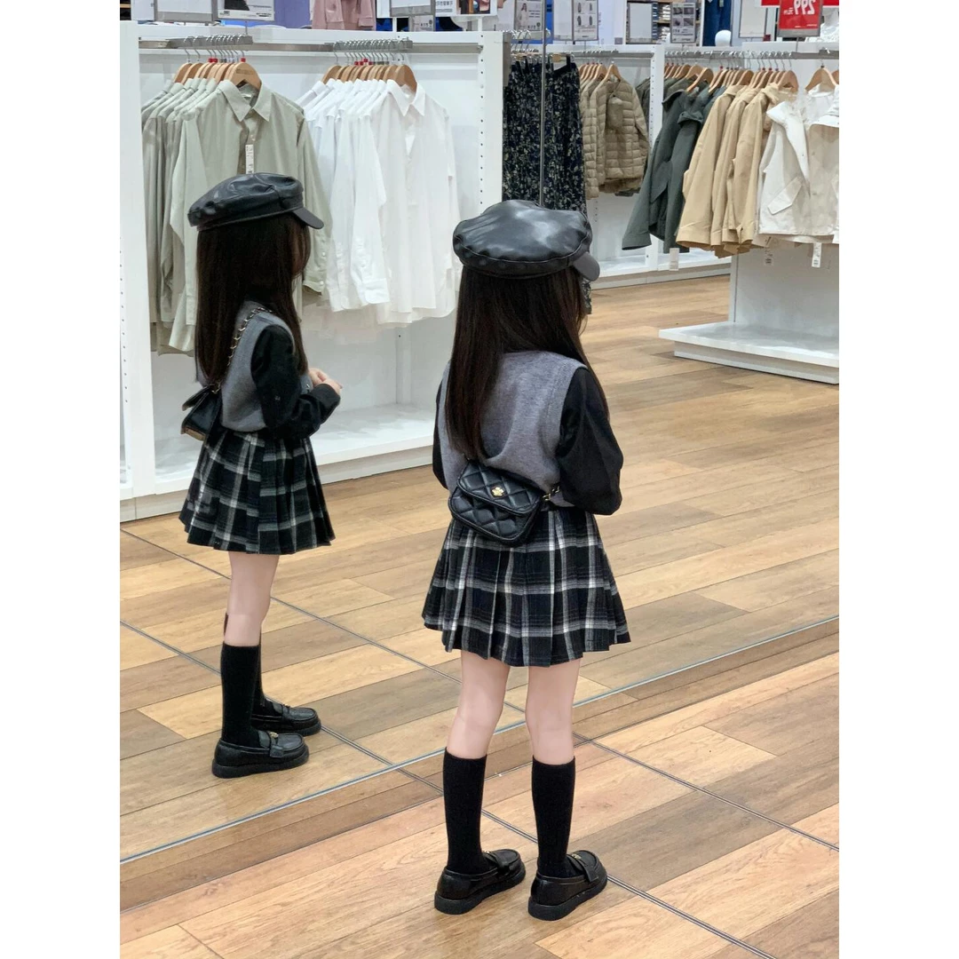 女童秋装韩系灰色针织马甲+顺滑黑色衬衫+黑白格短裙安全裙裤单拍