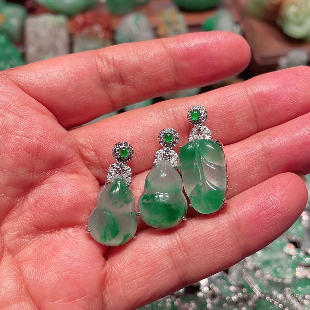 吊坠(不含链)未镶嵌石英质玉（非洲翠）*‍****