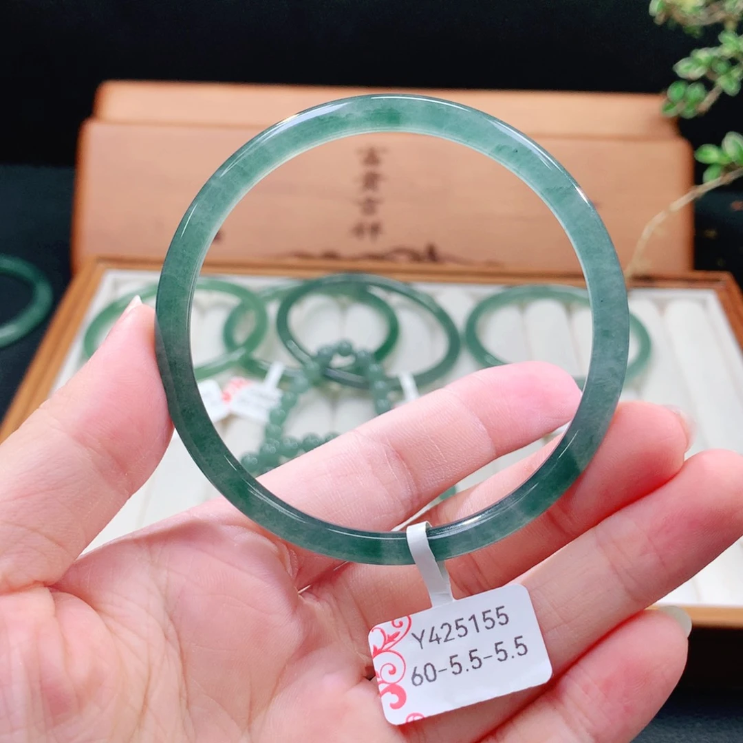 翡翠手镯（圆镯）未镶嵌