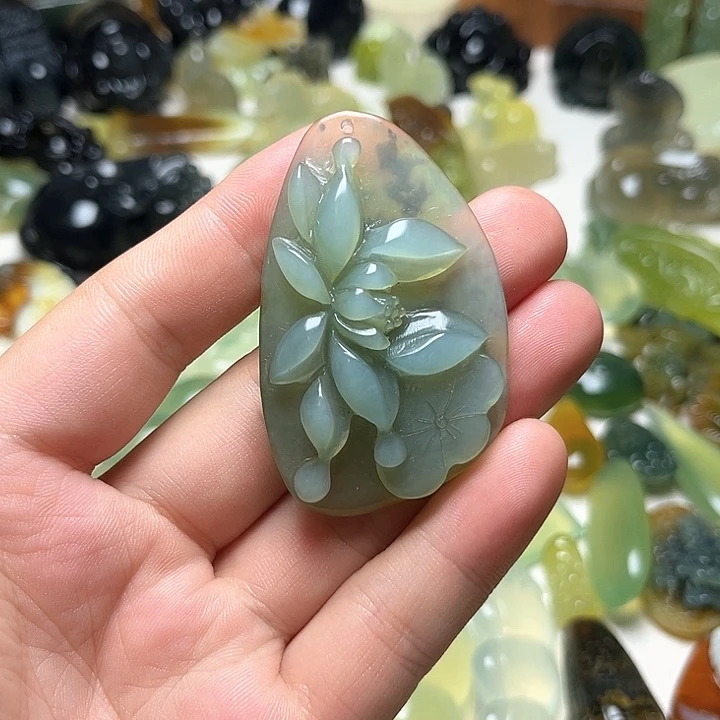 未镶嵌蛇纹石玉颈饰