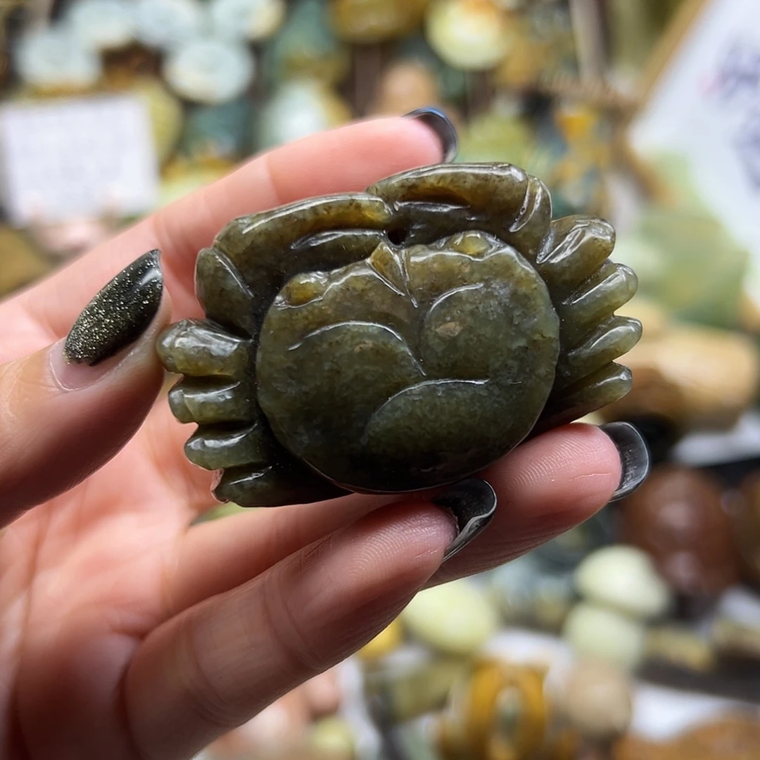 岫岩老玉（透闪石质玉）未镶嵌颈饰老玉螃蟹手玩