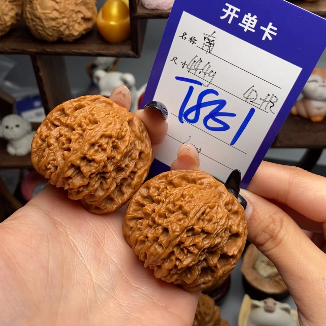 l***a文玩核桃吊坠南疆