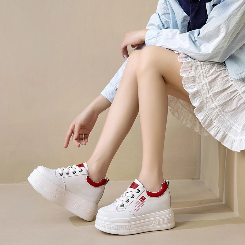 松糕底小白鞋女2025秋季新款韩版时尚百搭爆款小个子轻便休闲板鞋