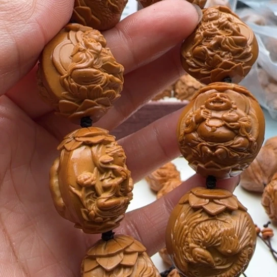 橄榄核手串雕刻工艺