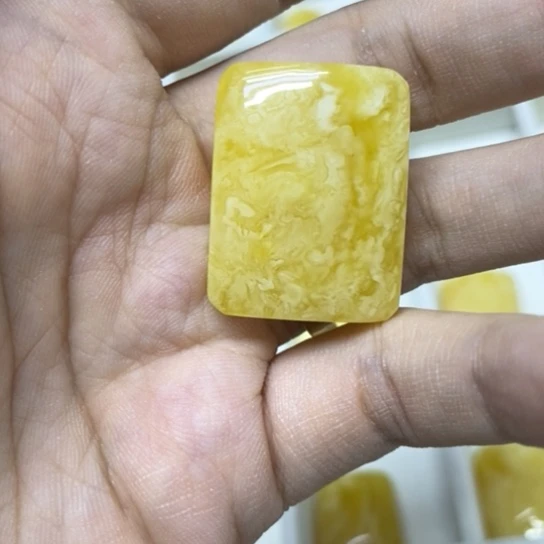 蜜蜡未镶嵌裸石吊坠