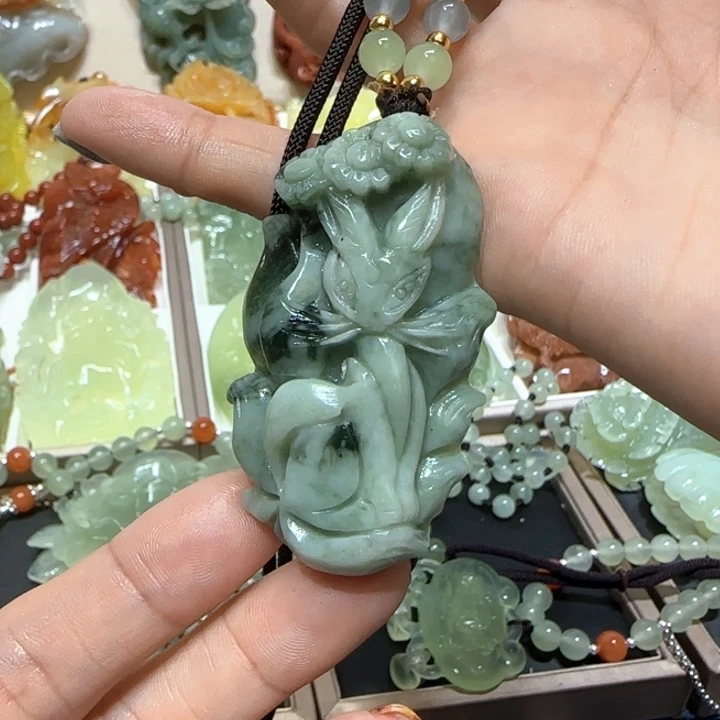 未镶嵌蛇纹石玉吊坠