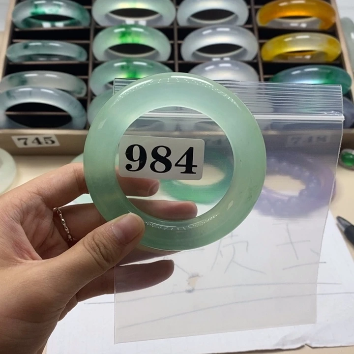h****玉梅子青胖圆手镯984