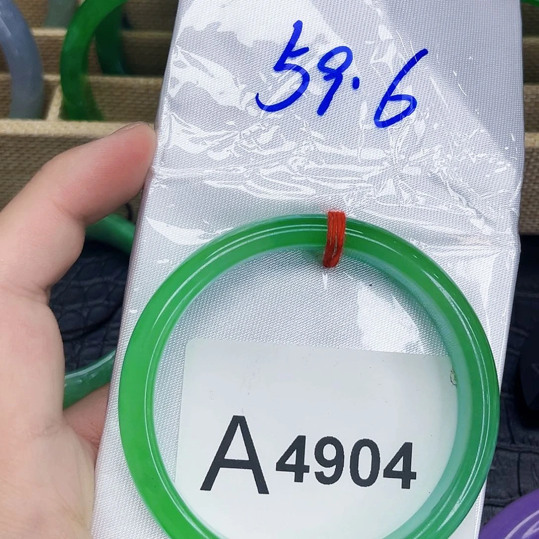 翡翠手镯未镶嵌默认微瑕