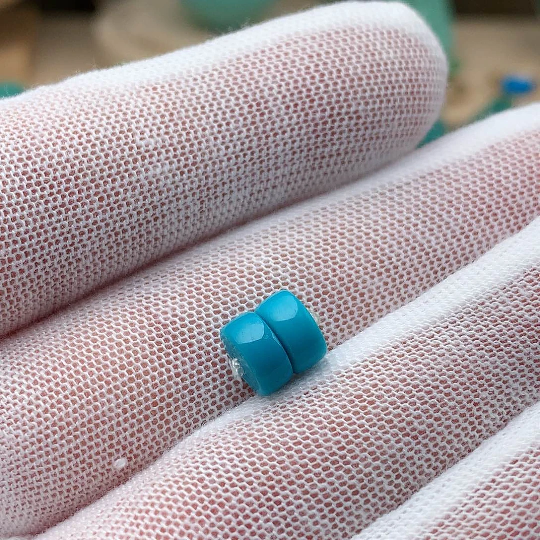 绿松石未镶嵌颈饰