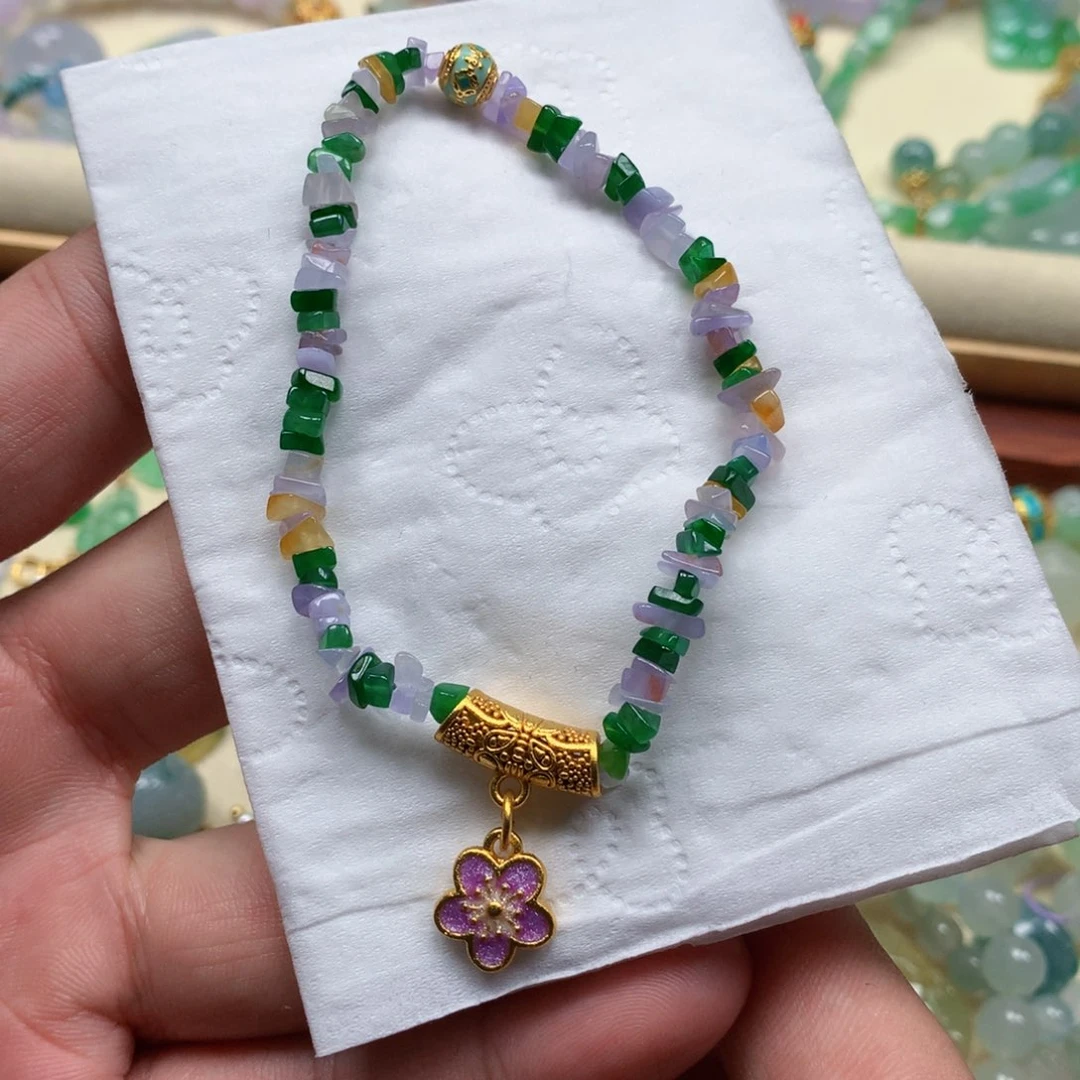 翡翠未镶嵌颈饰是