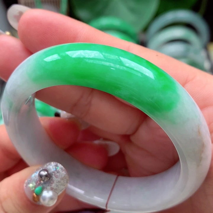 翡翠手镯未镶嵌天然翡翠