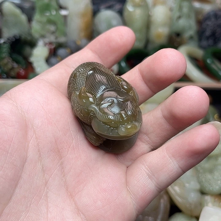 和田玉未镶嵌把件