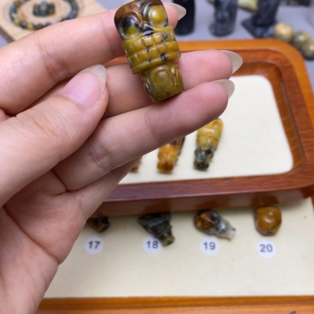 蛇纹石玉合金配饰倔*强