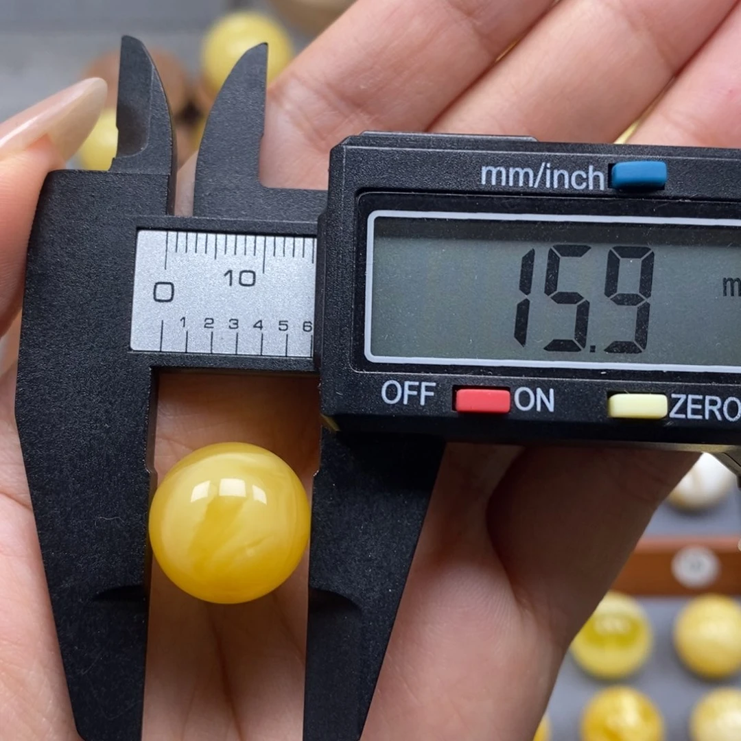 未镶嵌琥珀珠宝奇石