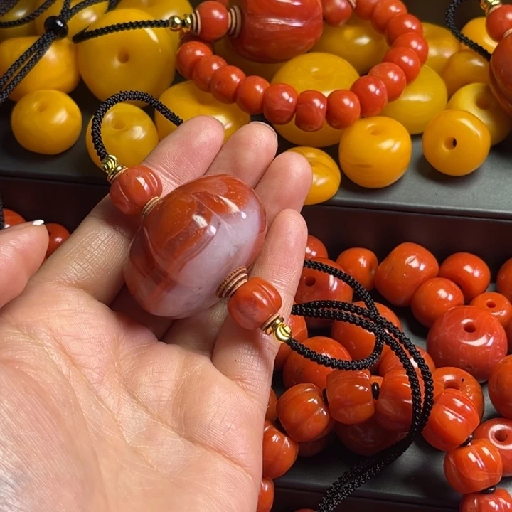 颈饰琉璃宏*蛋琉璃…………….