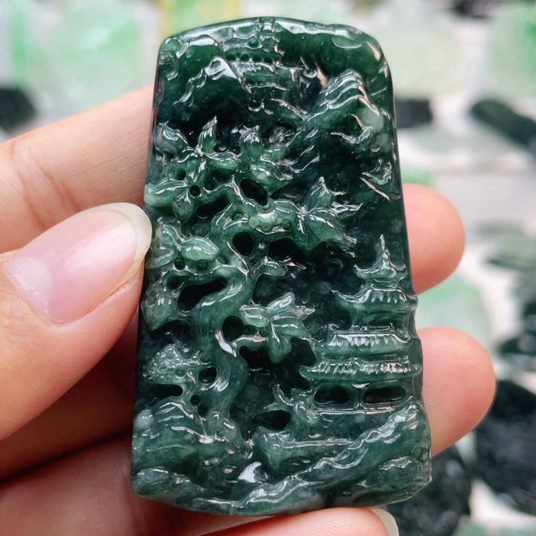 翡翠颈饰未镶嵌山水