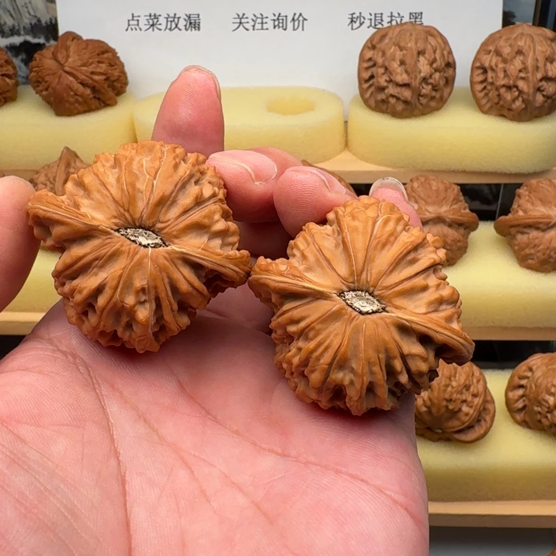 老***李文玩核桃吊坠正磨