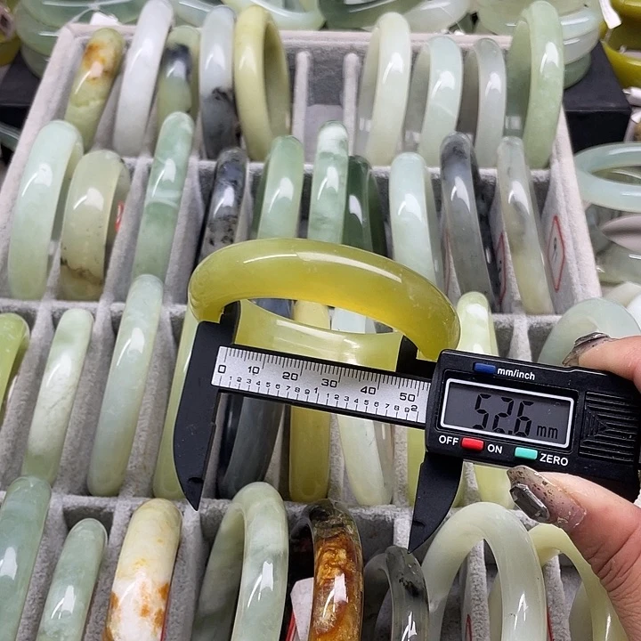 蛇纹石玉未镶嵌手镯85