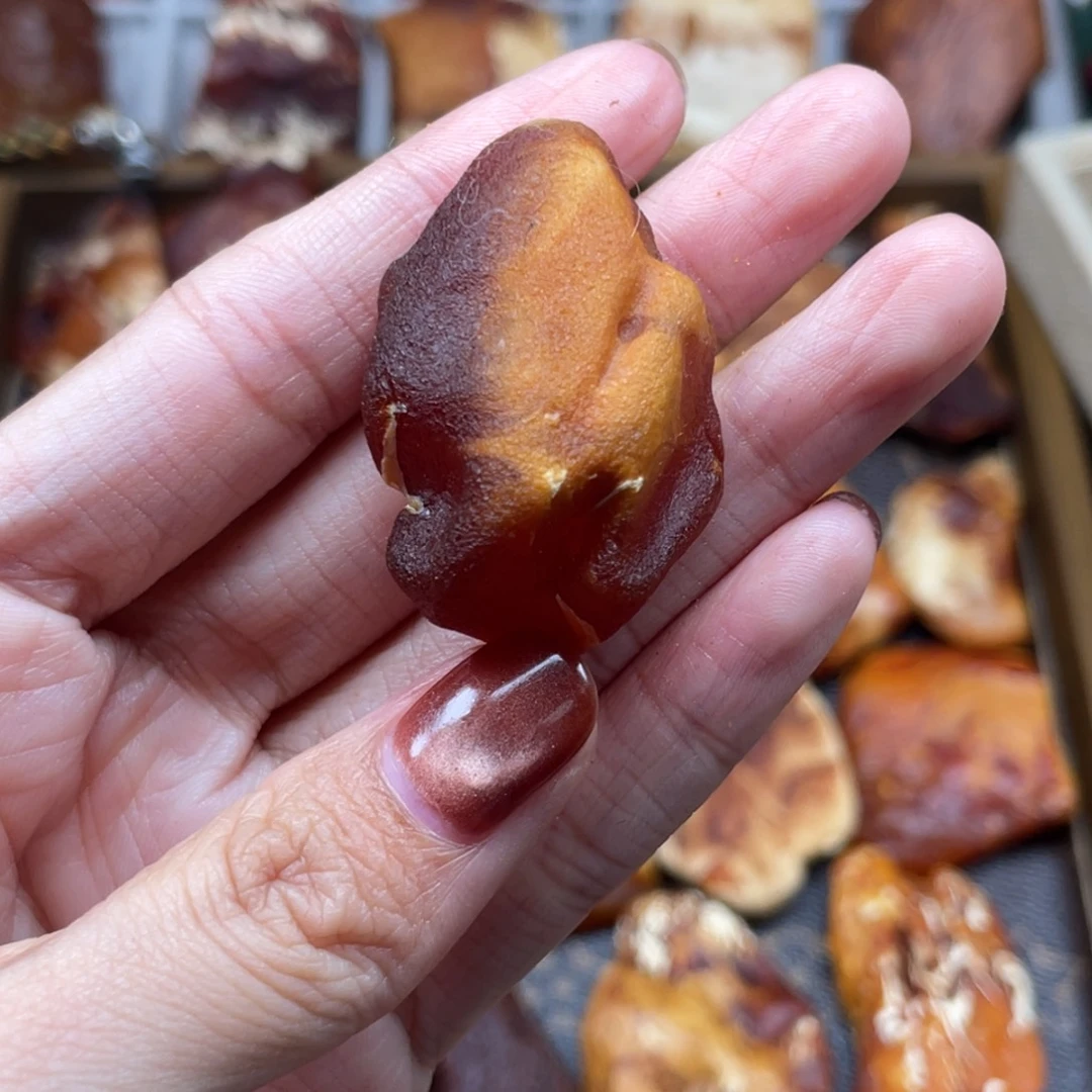 琥珀未镶嵌珠宝奇石