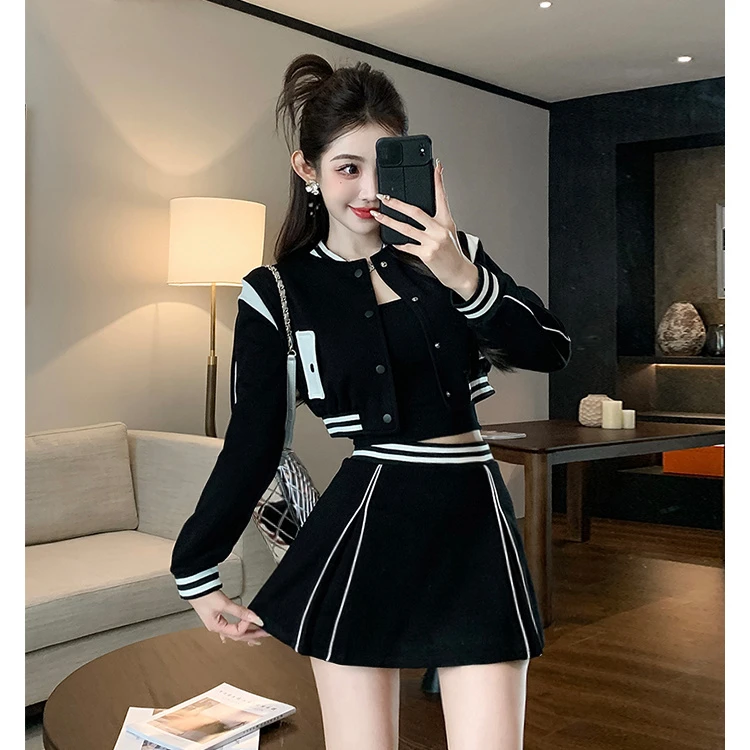 6819【朵拉】大码2024新款美拉德洋气显瘦时尚短外套+百褶裙两件套