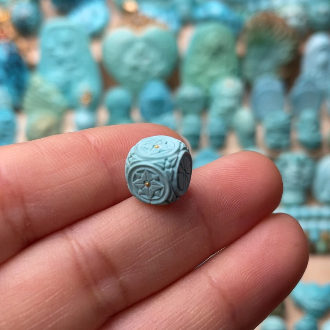 绿松石未镶嵌颈饰