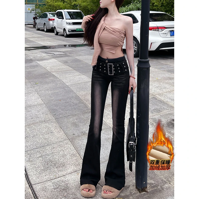 加绒黑色渐变微喇牛仔裤女2025冬季新款高腰设计感腰带修身长裤