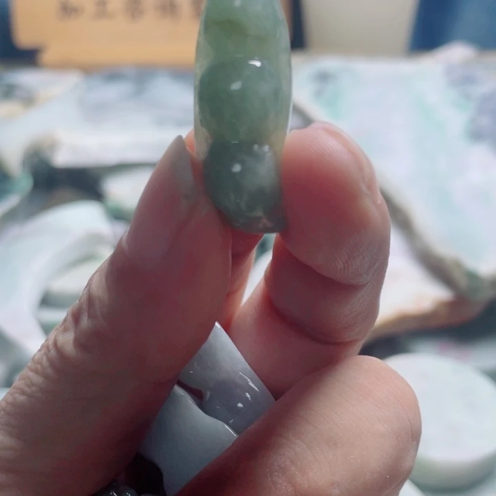 车***士翡翠未镶嵌颈饰翡翠
