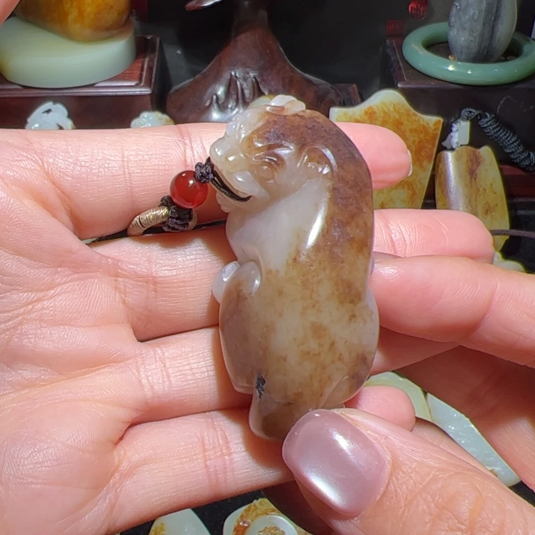 和田玉未镶嵌把件