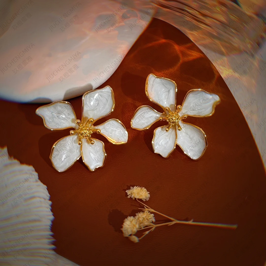 铜合金耳饰 汀兰S883 气质百搭简约宫廷风温柔花朵白色甜美女耳环