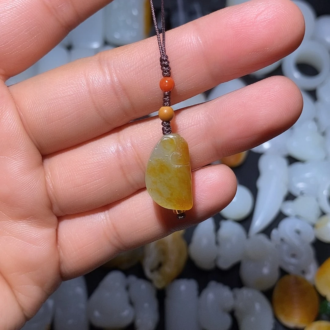 和田玉颈饰未镶嵌