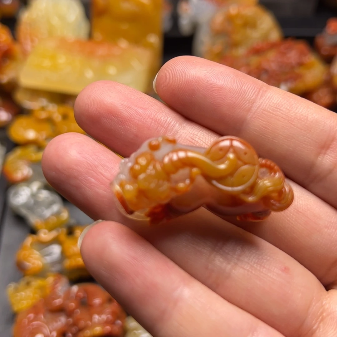 石英质玉（黄龙玉）颈饰未镶嵌香*雨