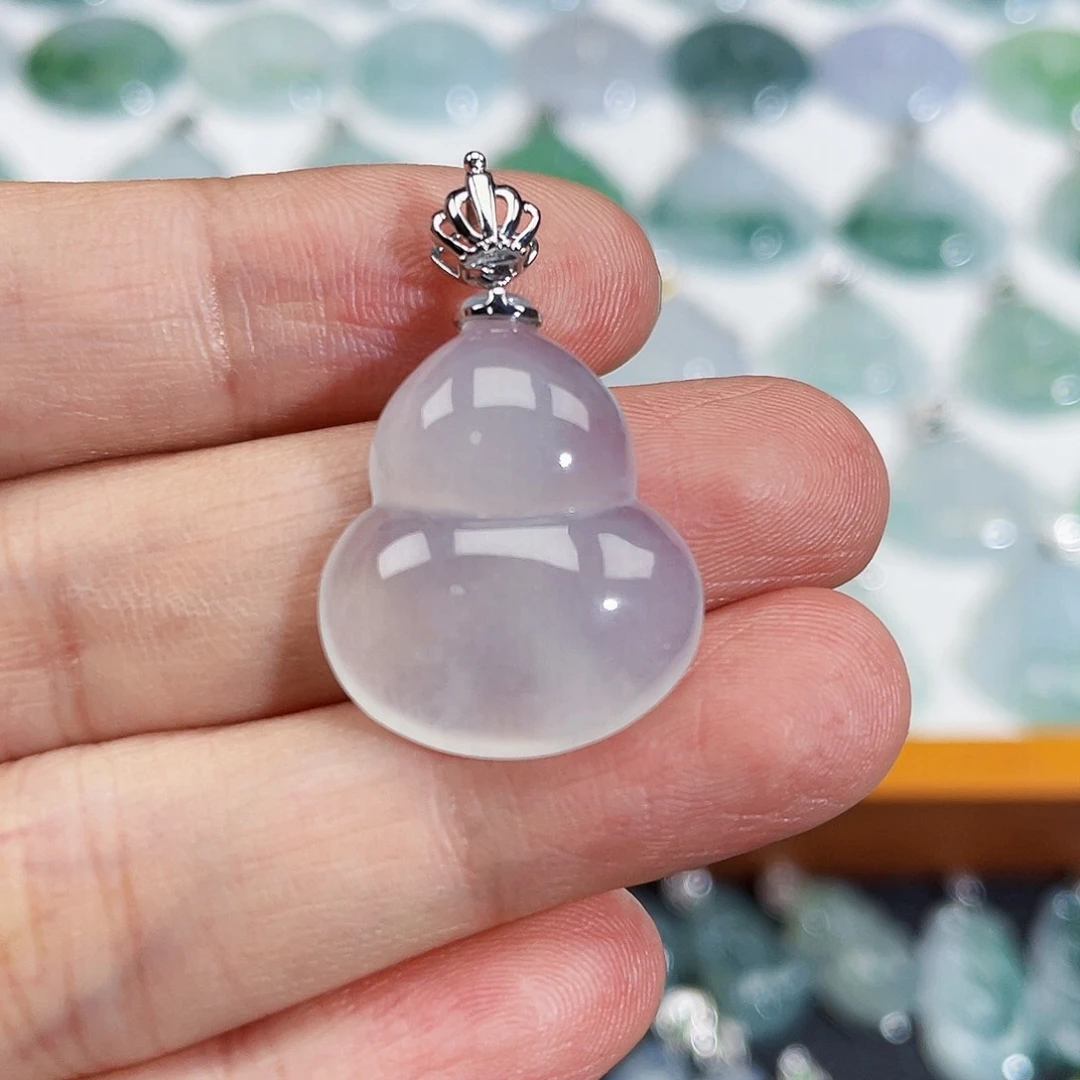 翡翠18K金镶嵌颈饰吊坠