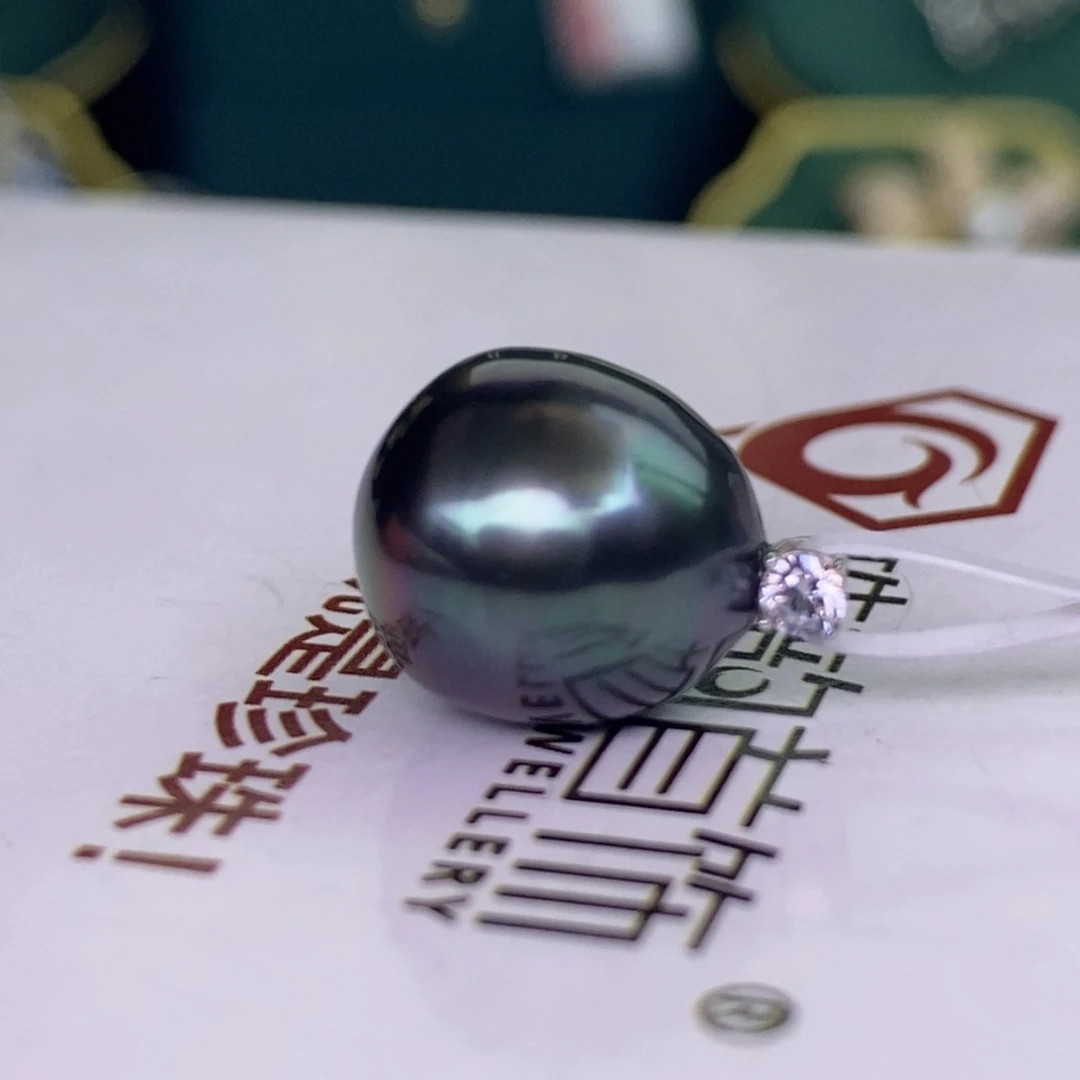 颈饰18K金镶嵌海水珍珠